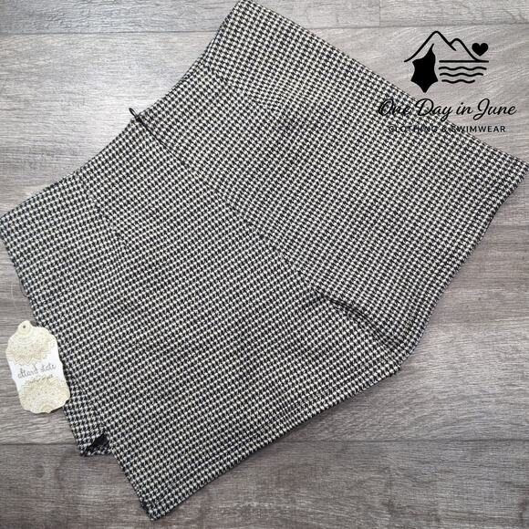 Altar'd State Mini Skort Size S - Picture 5 of 5